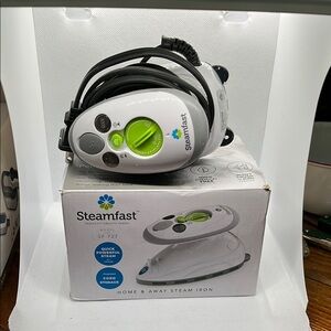Home & Away Steam Iron - White and Green